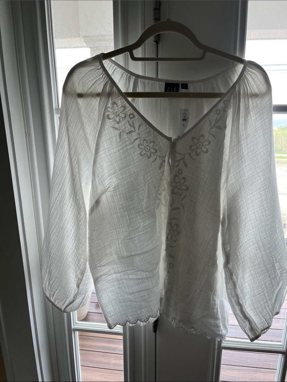 GAP White Floral Embroidered Peasant Top